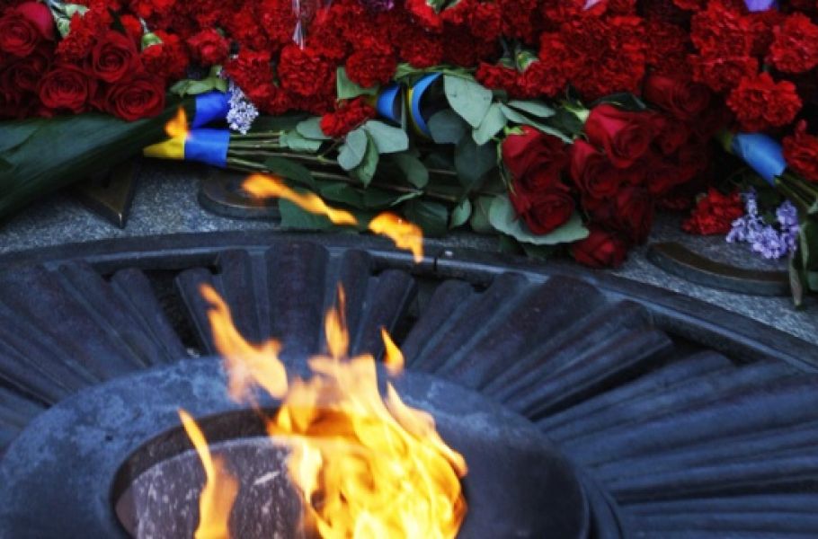 До Дня скорботи і вшанування пам\'яті жертв війни в Україні